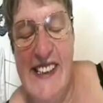 Fette Oma mit Riesentitten und zwei Jungs
