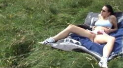 Notgeile Schlampe im Outdoor-Quickie