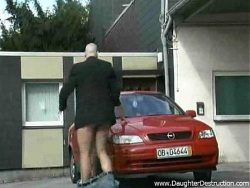 Deutsche Blondine fickt mit einem älteren Mann Outdoor